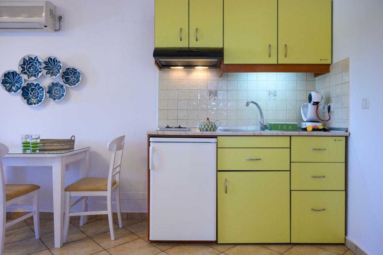 Mirabeli Apartments & Suites ポロニア エクステリア 写真