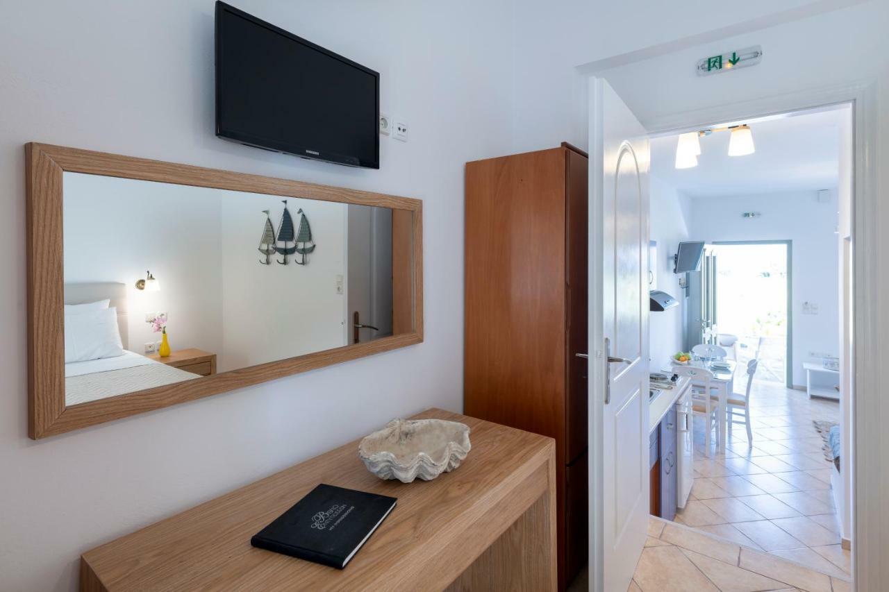 Mirabeli Apartments & Suites ポロニア エクステリア 写真